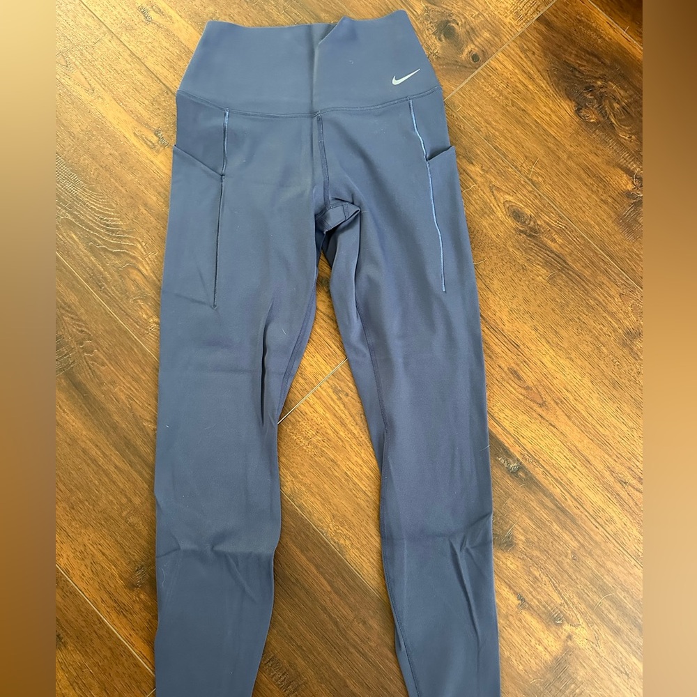 NWOT Midnight navy Nike Universa women’s small